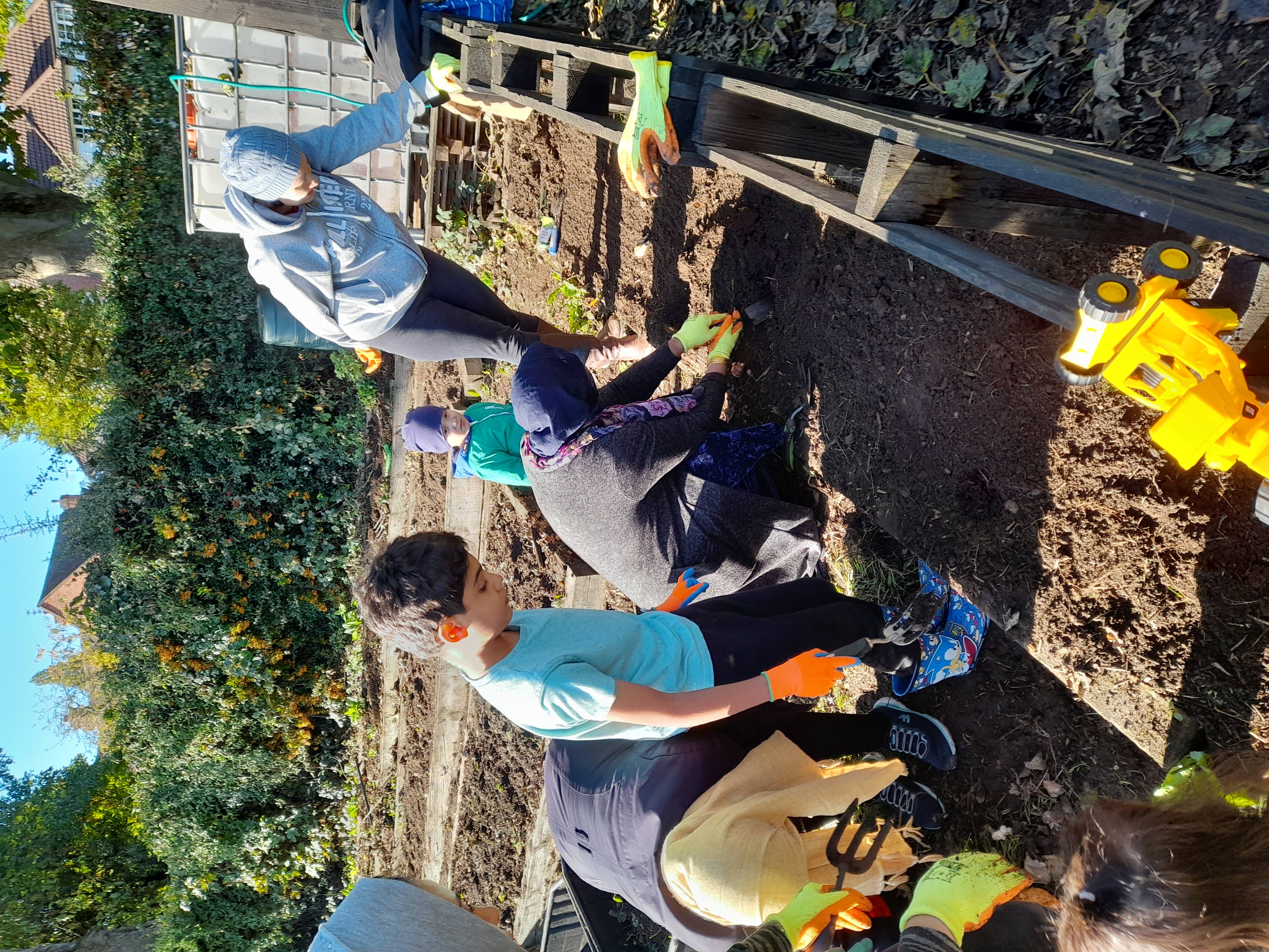1702855228_gardening_with_children1.jpg